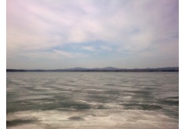 Озеро во льду